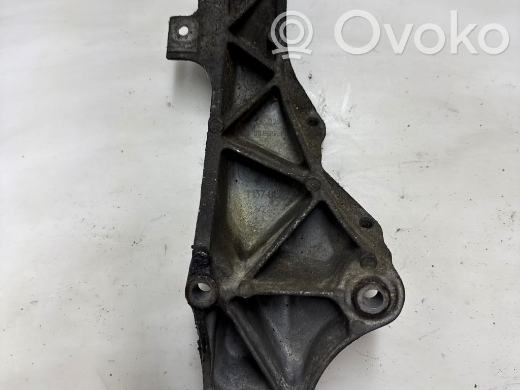 Engine mounting bracket   1137015,3222,1137015