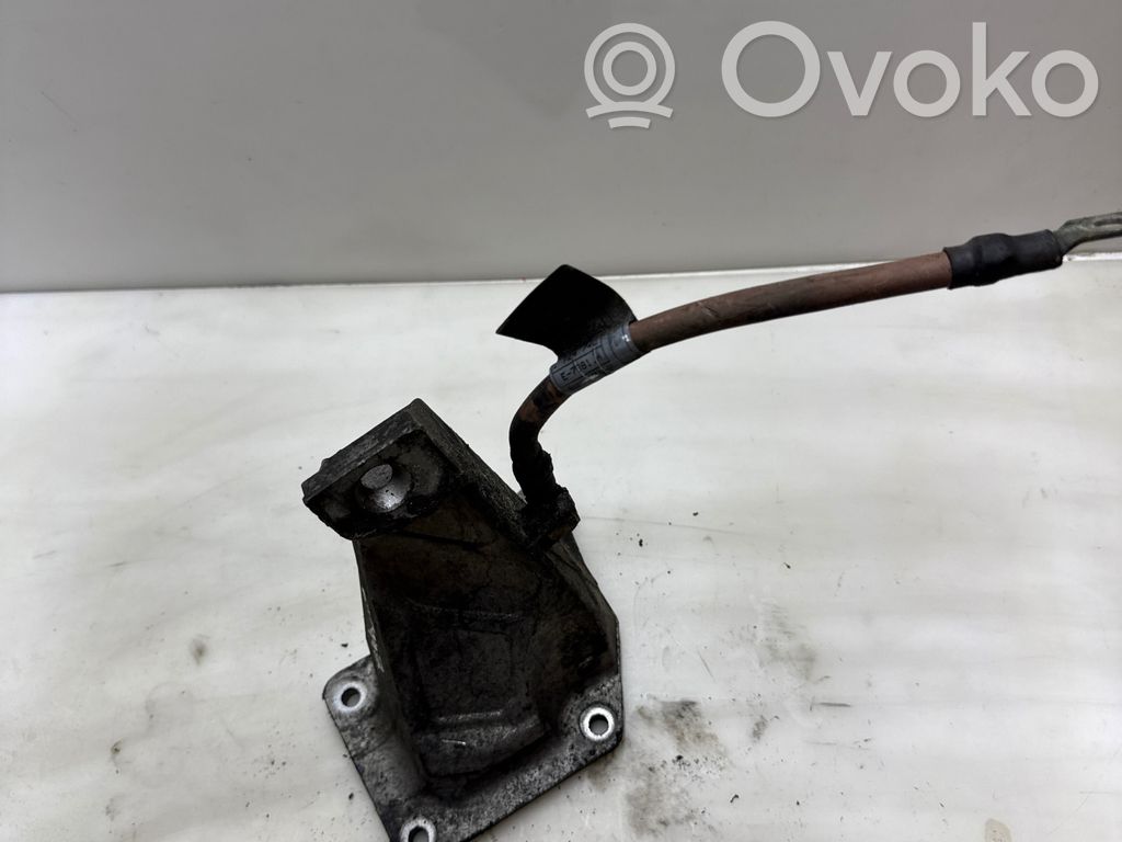 BMW 3 E46 Engine mounting bracket 