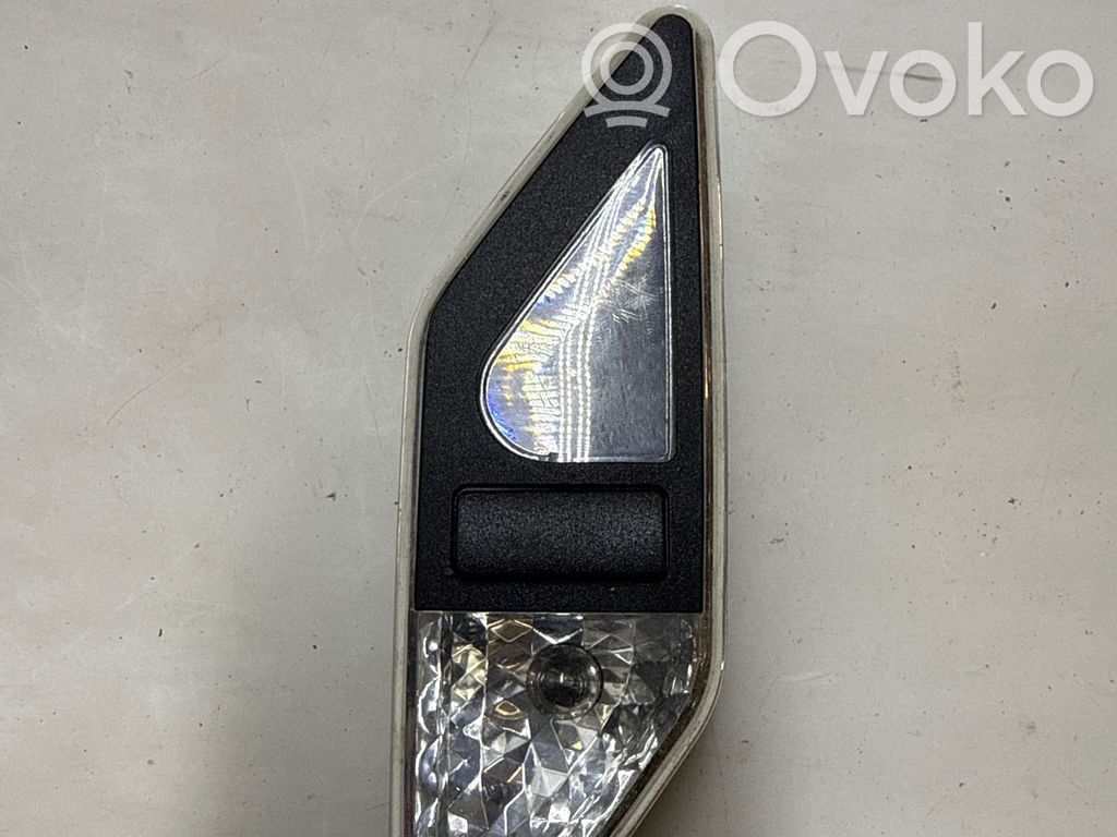 BMW 3 E46 Luz del asiento trasero 