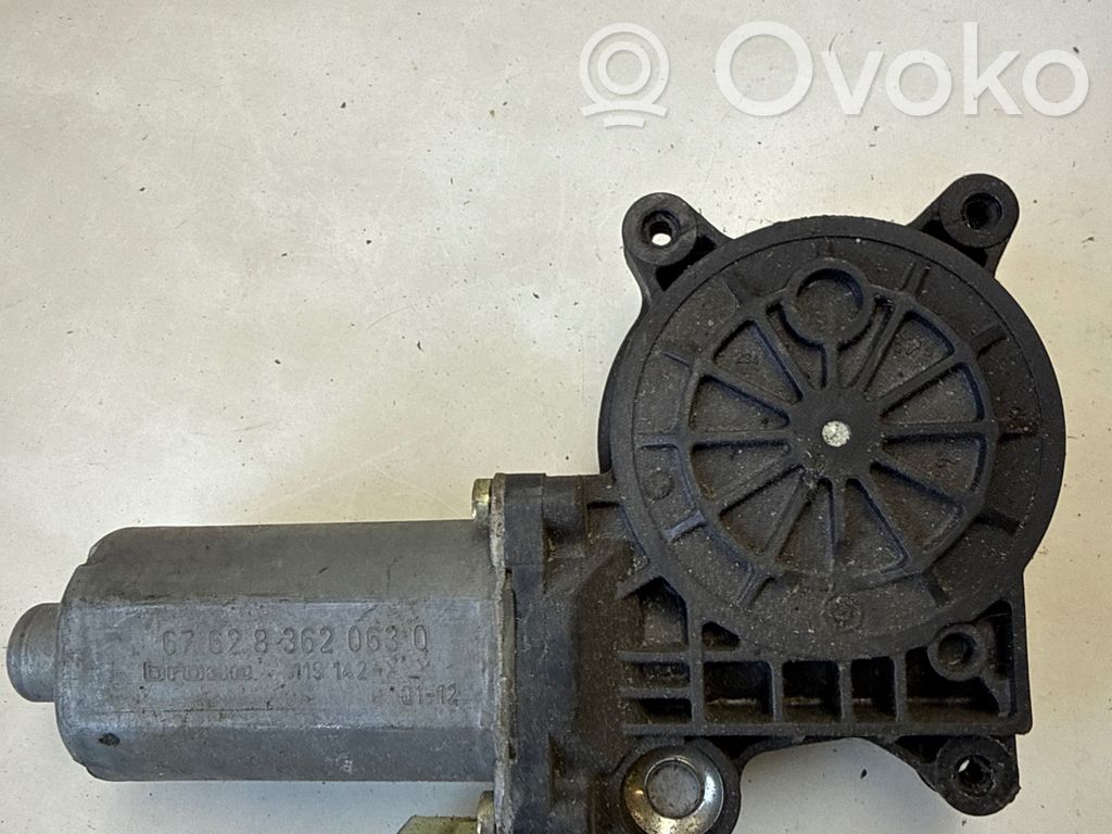 BMW 3 E46 Motor del regulador de la ventanilla de la puerta delantera 