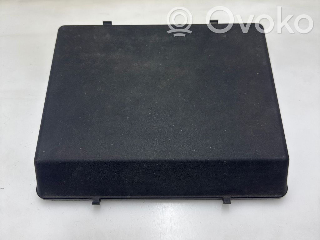 Dangtelis saugiklių dėžės   1374029