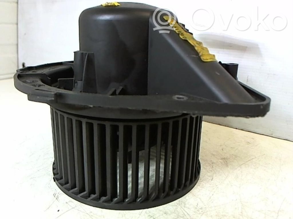 Audi A4 S4 B5 8D Heizungslüfter 