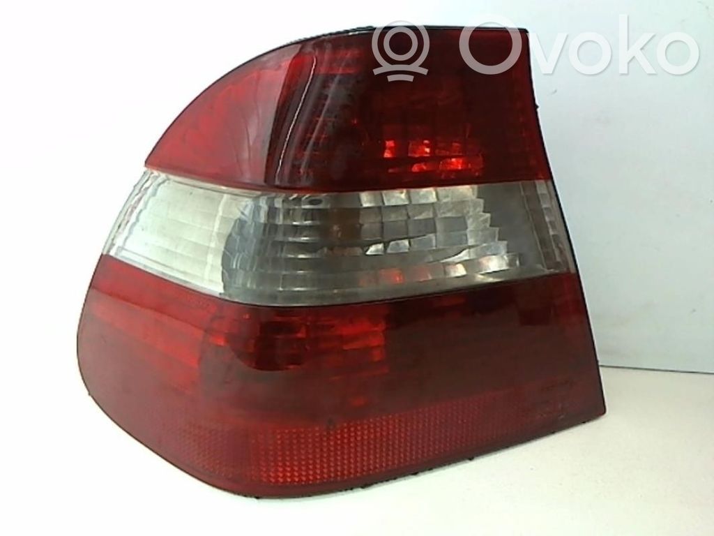 BMW 3 E46 Задний фонарь в кузове 