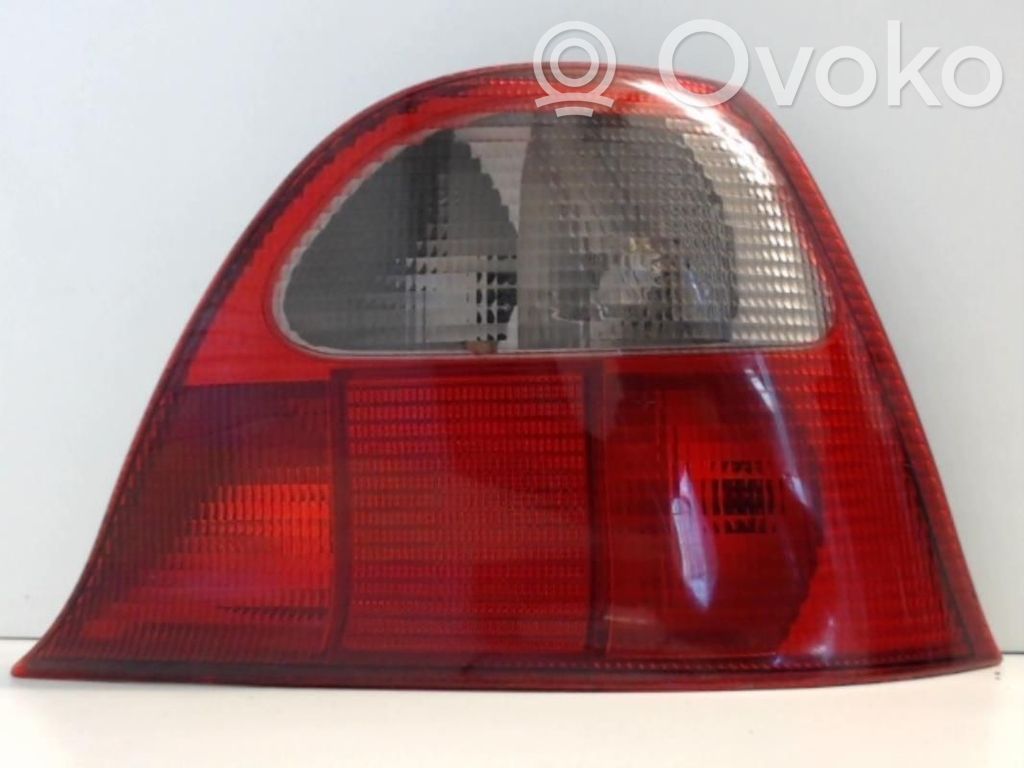 Rover 214 - 216 - 220 Aizmugurējais lukturis virsbūvē 