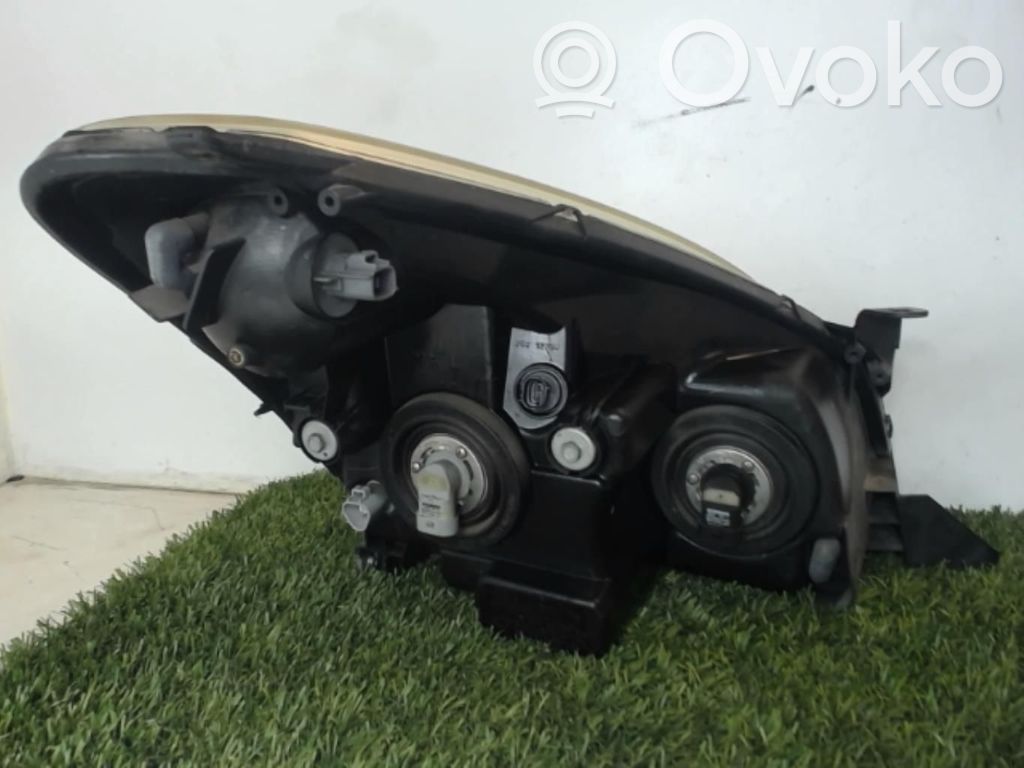 Toyota Corolla Verso E121 Headlight/headlamp 