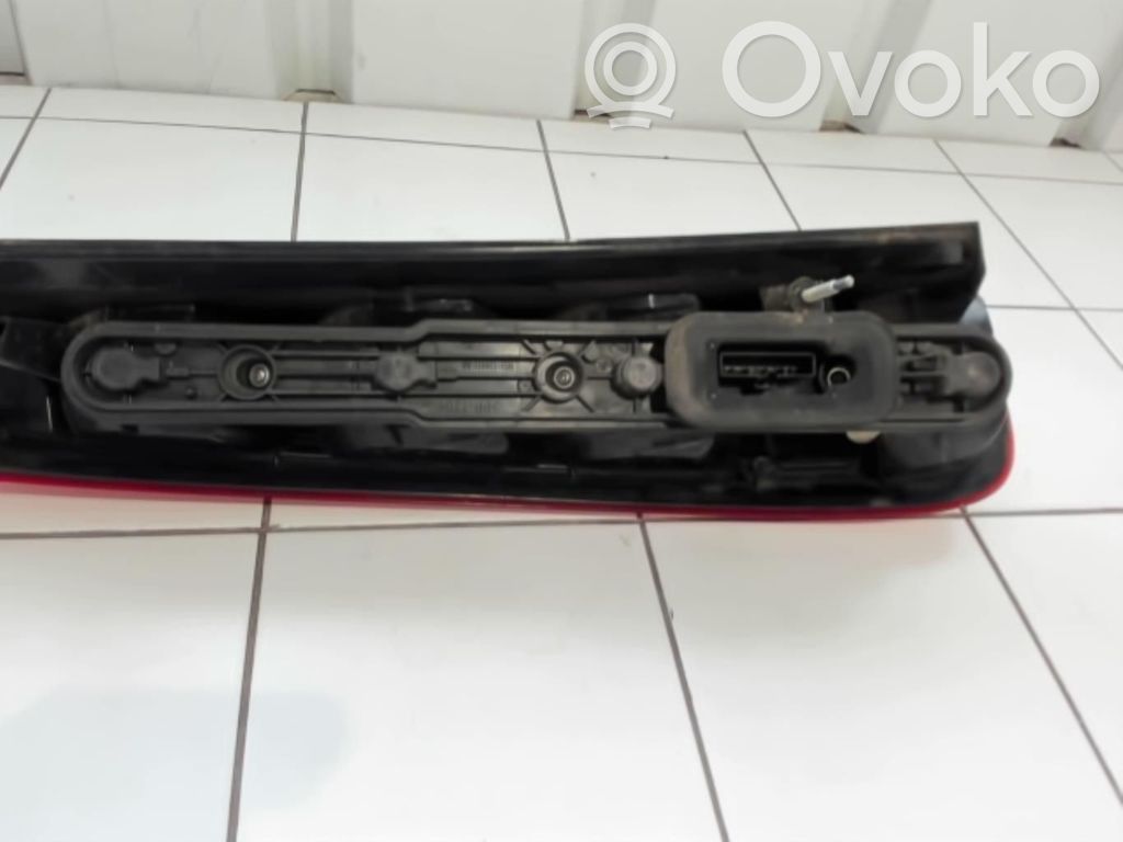 Ford C-MAX I Aizmugurējais lukturis virsbūvē 