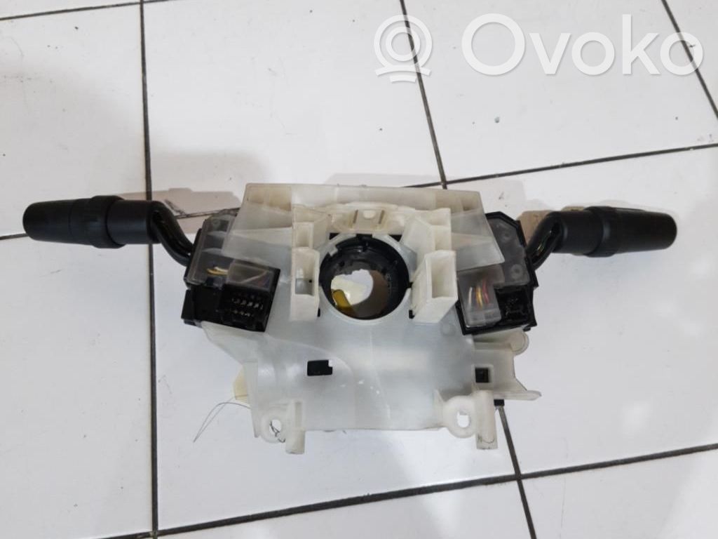 Mazda 5 Interruptor/palanca de limpiador de luz de giro 