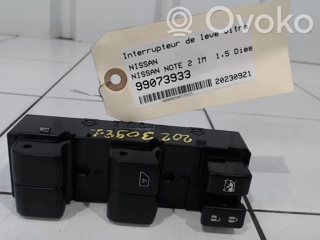 Nissan Note (E12) Electric window control switch 