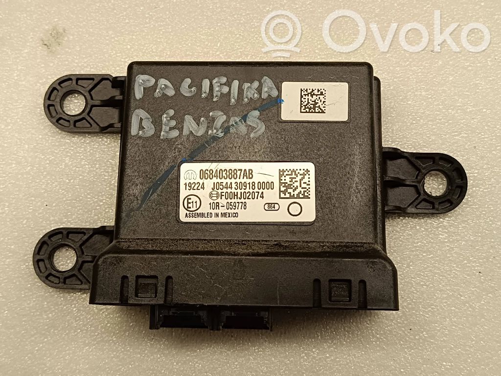 Chrysler Pacifica Pysäköintitutkan (PCD) ohjainlaite/moduuli 