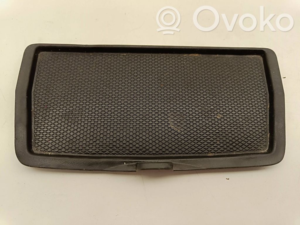 Mercedes-Benz C W205 Base de la guantera 