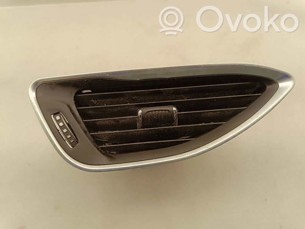 Chrysler Pacifica Boczna kratka nawiewu deski rozdzielczej 