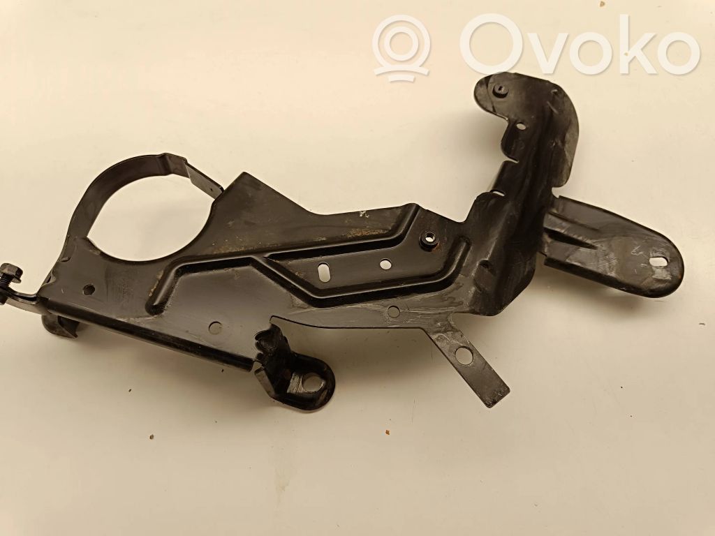 Chrysler Pacifica Engine mounting bracket 
