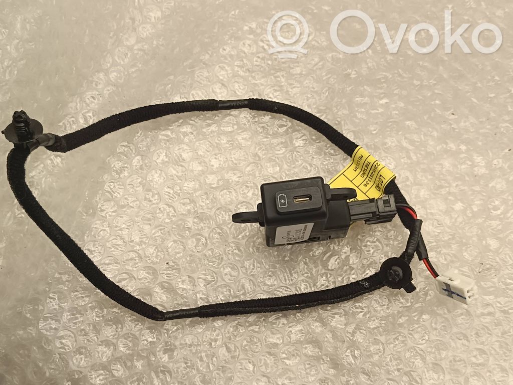 USB socket connector   96125CV100,10R0611593,2206302076,96125CV100WK