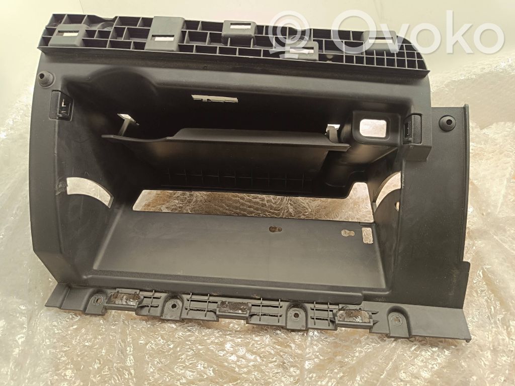 Dodge Durango III Glove box frame 