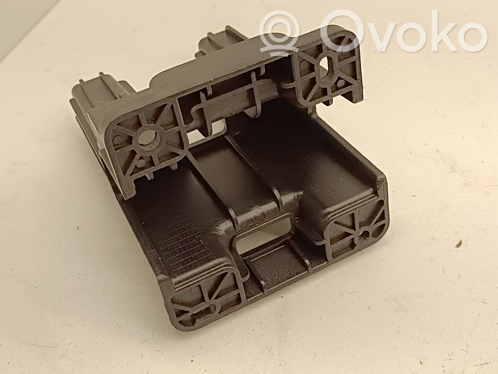 Otros repuestos del interior   84635CV001