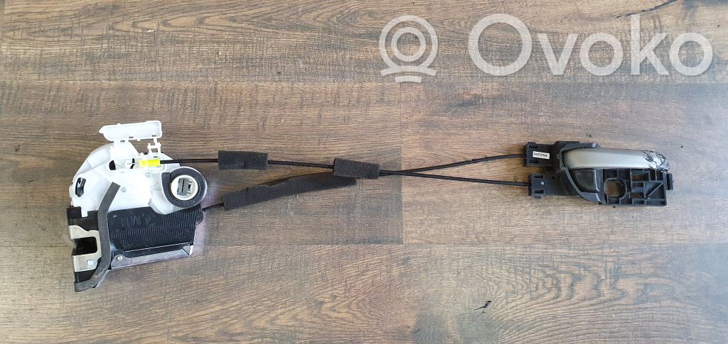Rear door lock   M4915110