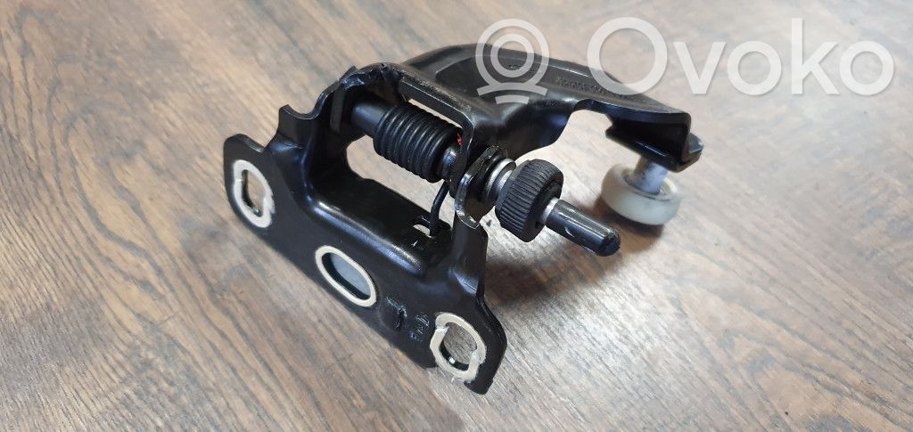 Ограничитель открытия двери   AV11R25029AD