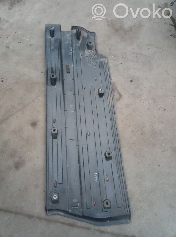 Placa protectora del centro/medio   84246A6000