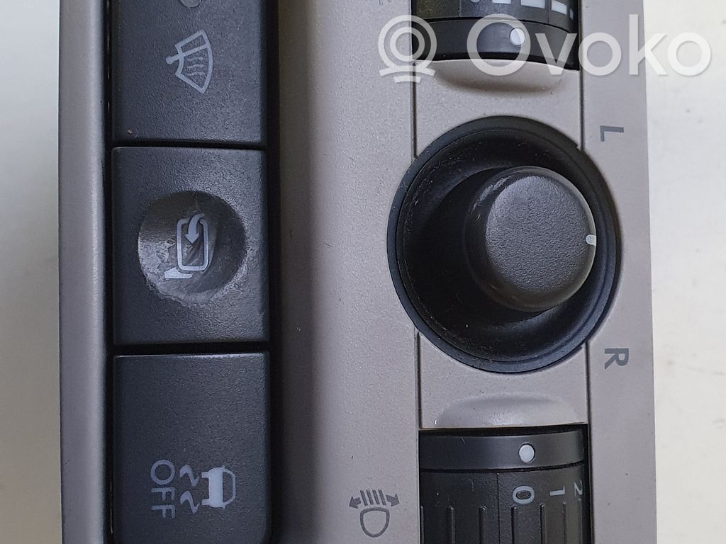Wing mirror switch   159998