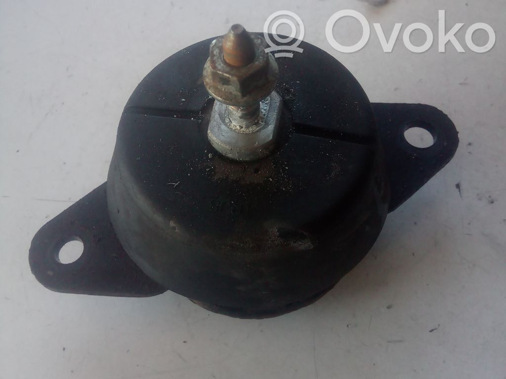Engine mount bracket