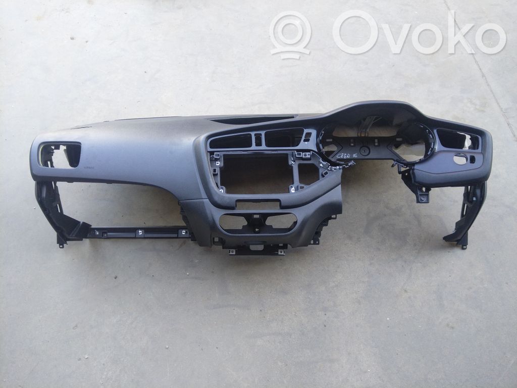KIA Pro Cee'd II Panelis 