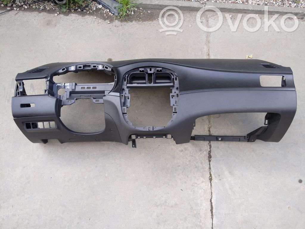 Nissan Pulsar Deska rozdzielcza 
