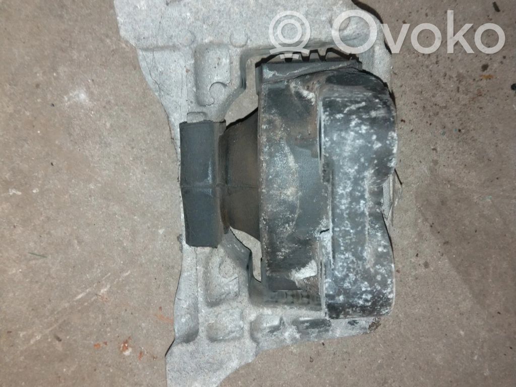 Подушка двигателя   8M516F012SB