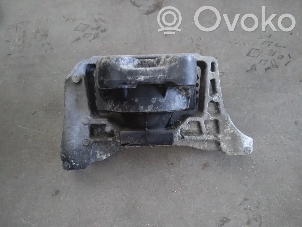 Engine mount bracket   7M516F012YB