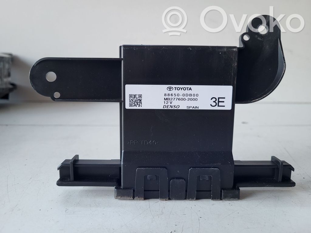 Air conditioner control unit module   886500DB00