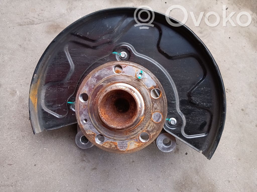 Front wheel hub   662670041