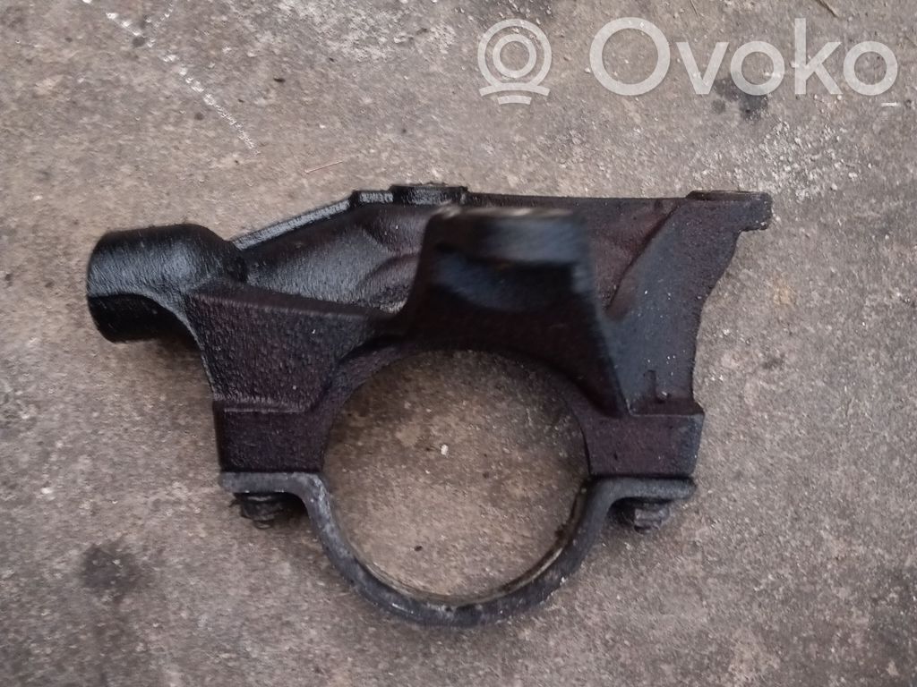Driveshaft support bearing bracket
