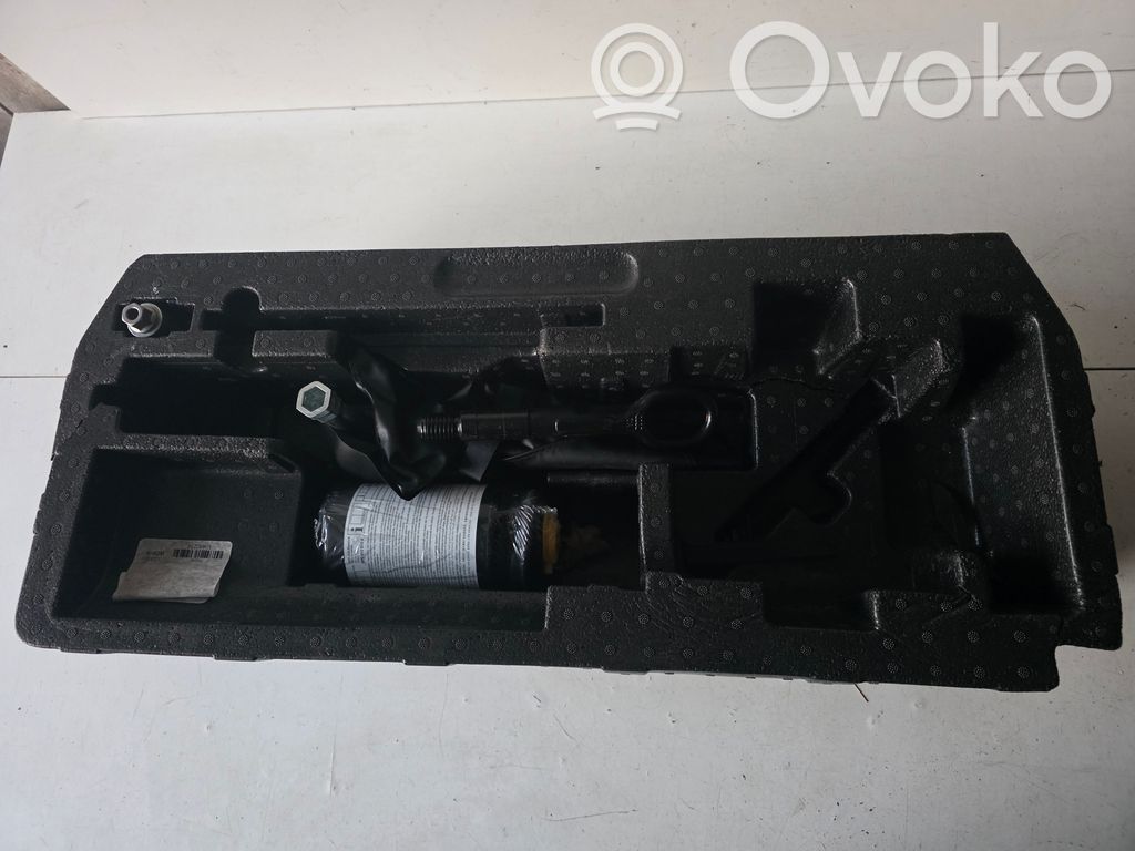 Audi e-tron Tool box 