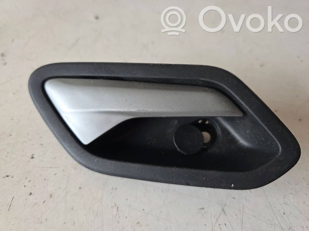 Dacia Duster II Manecilla interna puerta trasera 