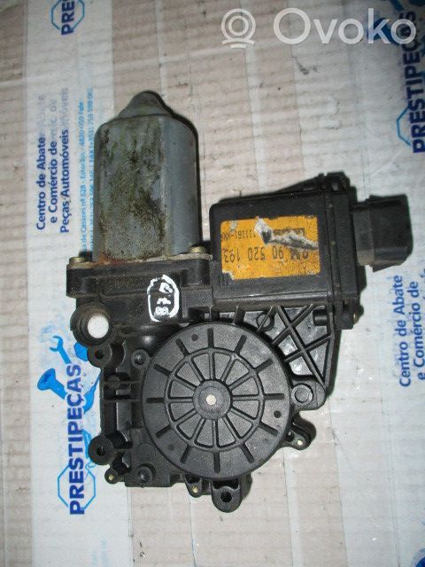 Opel Corsa B Silnik regulatora szyby drzwi przednich 