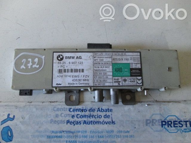 Pystyantennivahvistin   65256907123,4P
