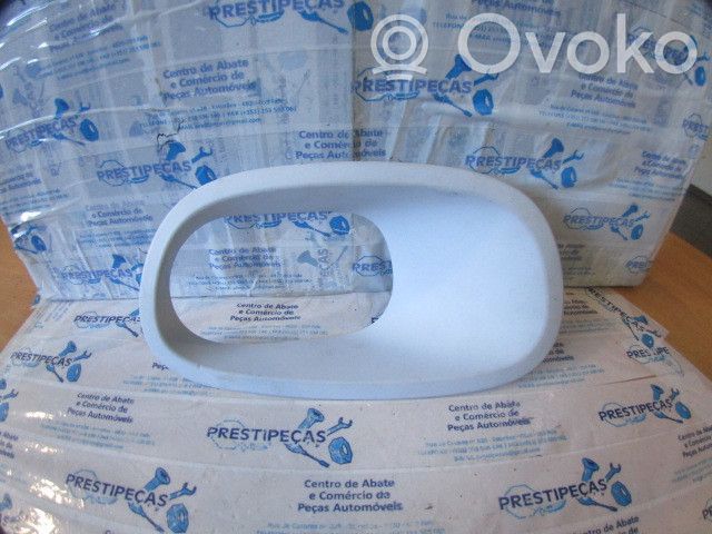 Moldura de la luz trasera   981334509V,9813344677