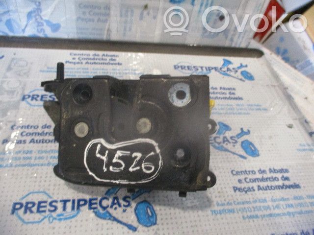 KIA Rio Takaoven lukko 