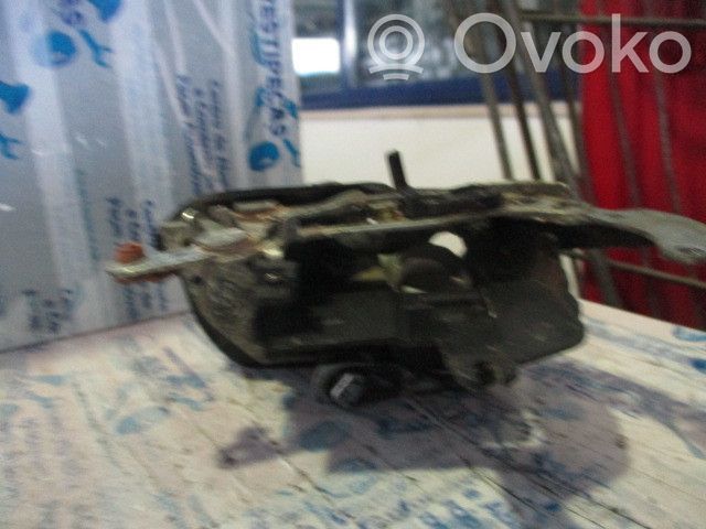 Toyota Corolla Verso E110 Takaoven lukko 