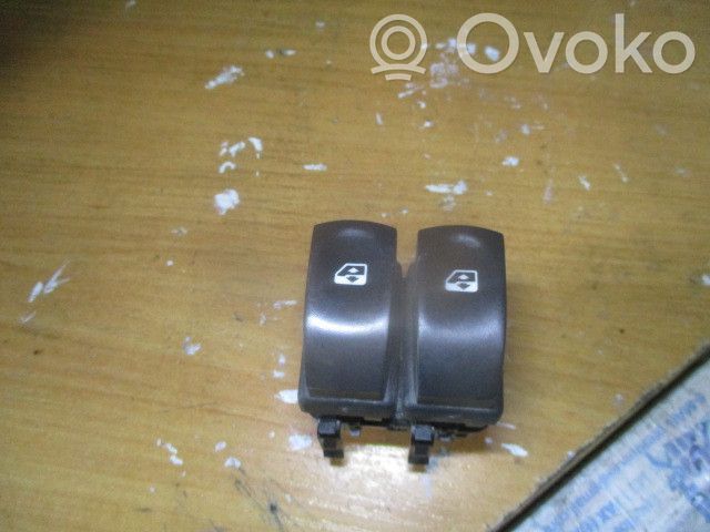 Renault Clio III Electric window control switch 