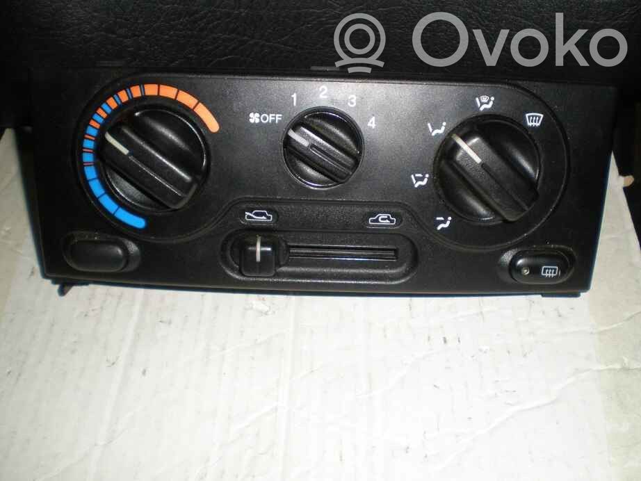 Hyundai Accent Ilmastoinnin ohjainlaite 