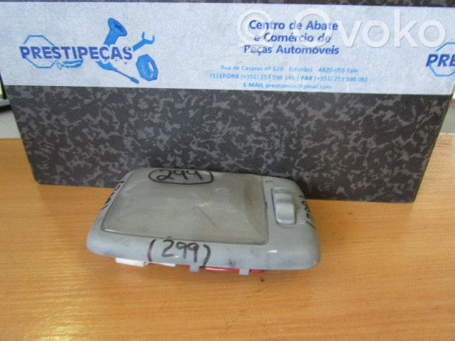 Garniture de console d'éclairage de ciel de toit   08864000L3