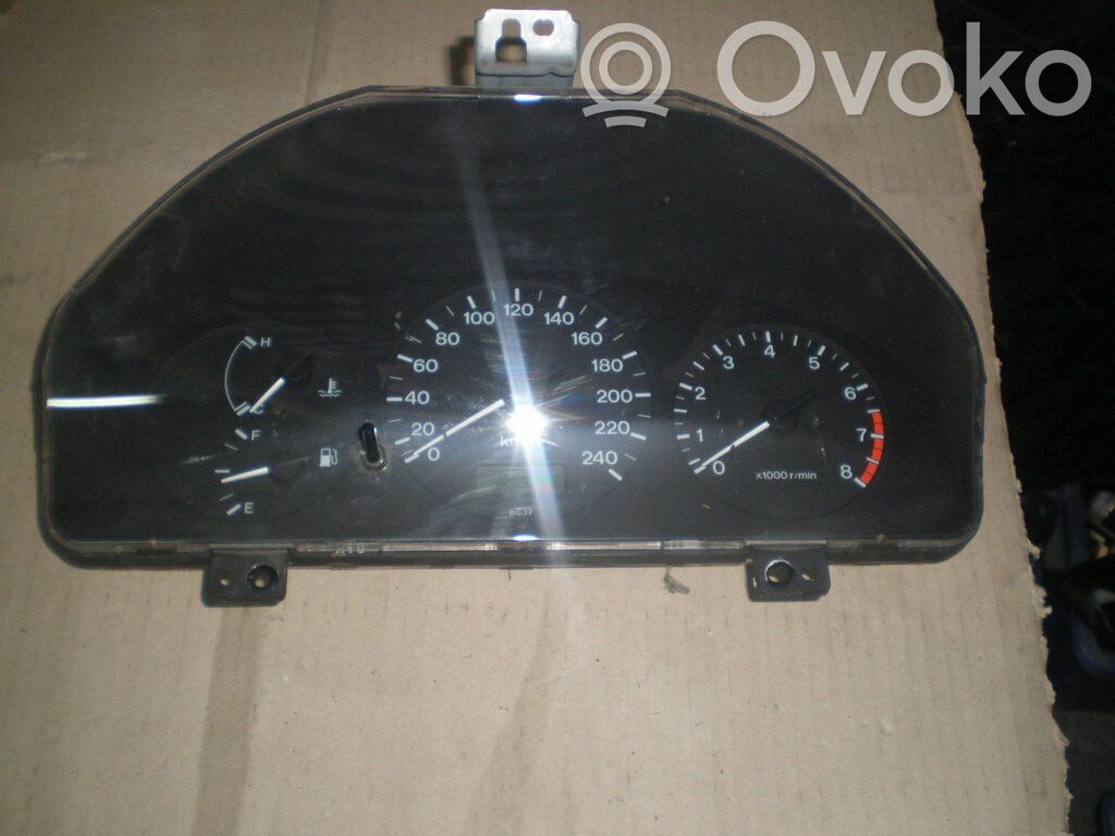 Mazda 323 Tachimetro (quadro strumenti) 
