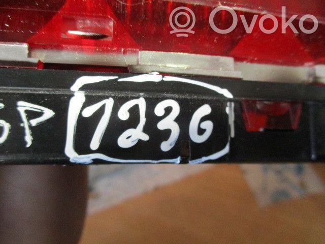 Дополнительный стоп фонарь   4M5113A613