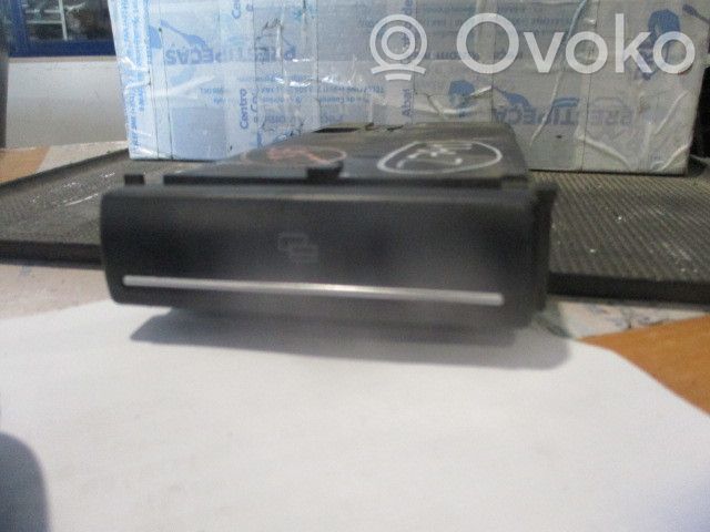 Center console   8P0941561