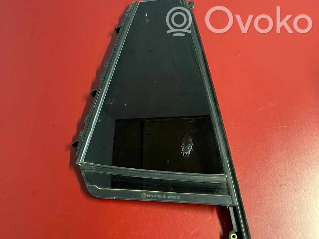 Ventanilla de ventilación de la puerta trasera   7410056,286S10010