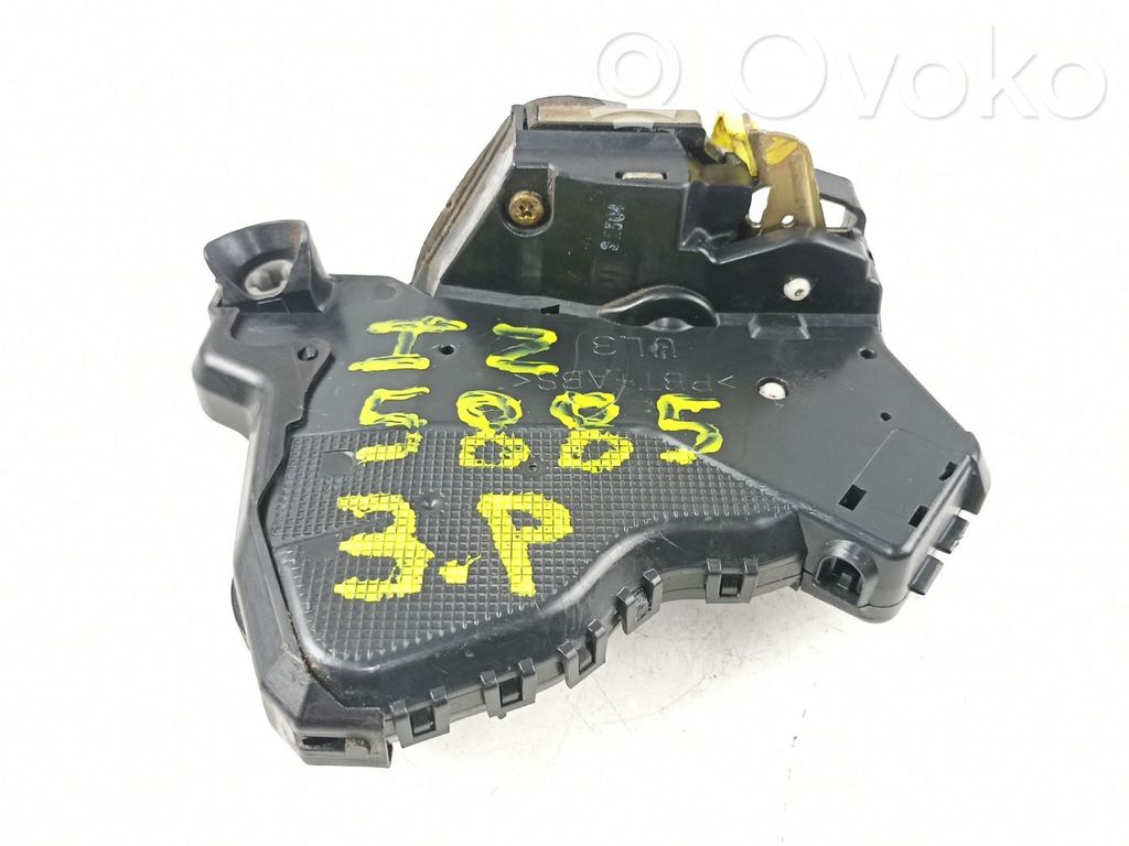 Priekšpusē slēdzene   6904002151