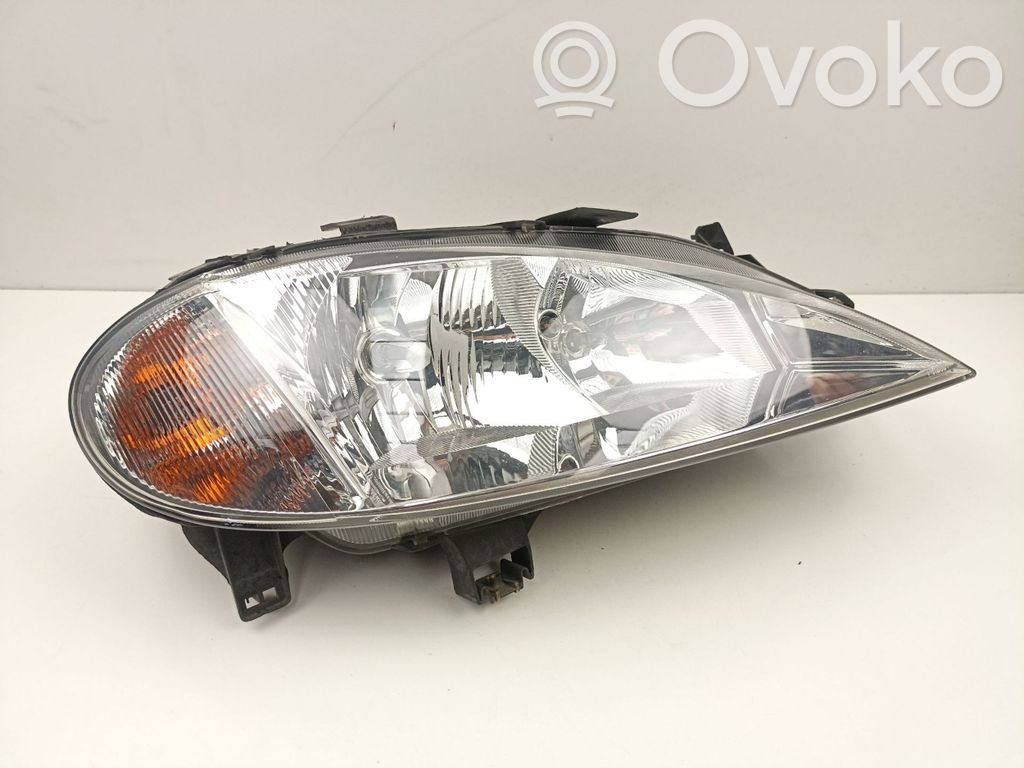 Renault Megane II Lampa przednia 