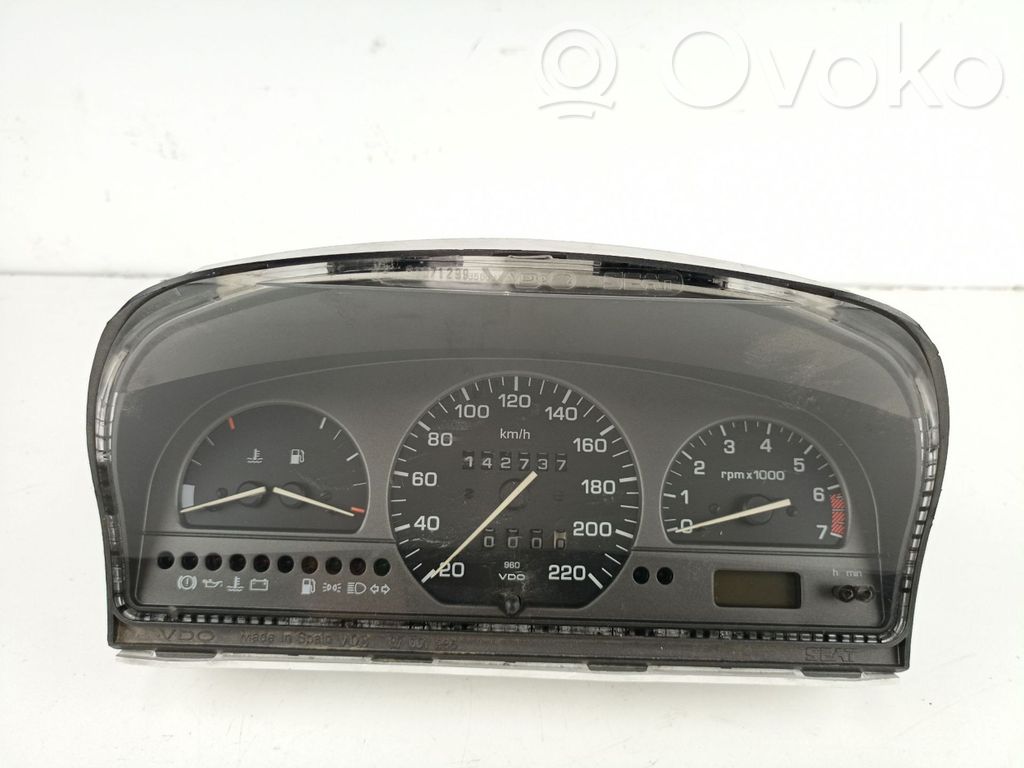 Seat Toledo I (1L) Licznik / Prędkościomierz 