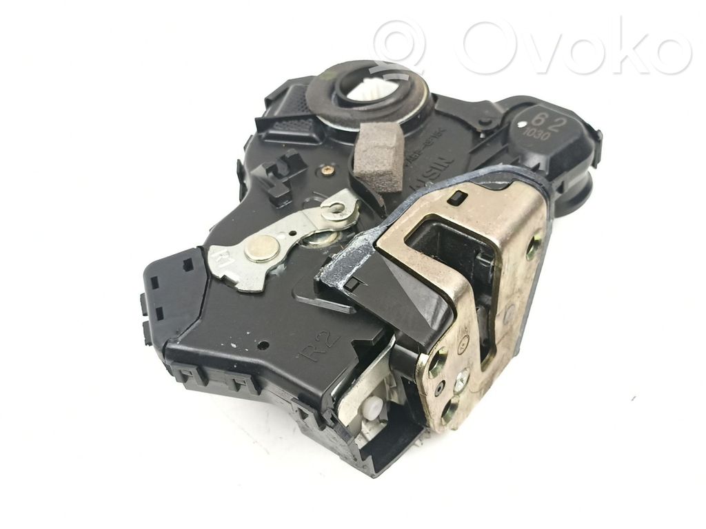 Toyota Corolla E110 Front door lock 