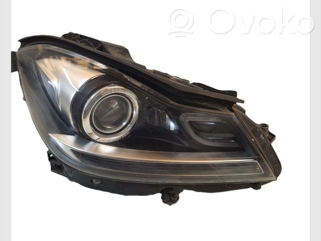 Mercedes-Benz C W204 Lampa przednia 
